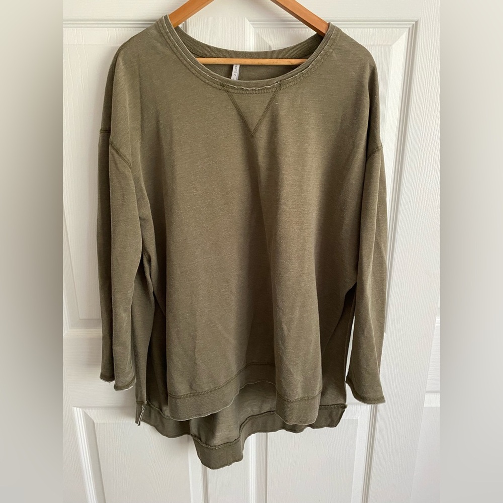 Z Supply Olive Green Sweatshirt Side Slit Size Lrg - Picture 2 of 9